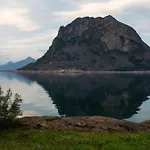 Lofoten Mountains Midnight Sun And Nothern Lights In 펜션