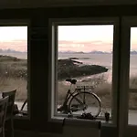 펜션 Lofoten Mountains Midnight Sun And Nothern Lights In