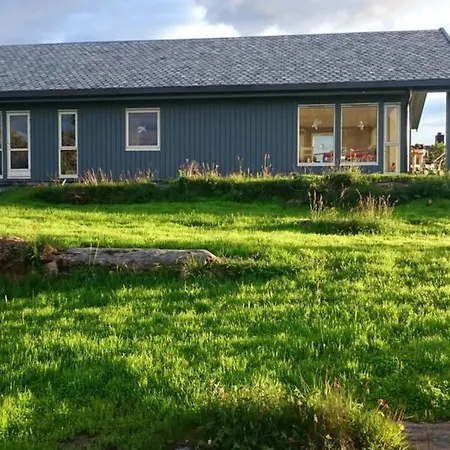 Lofoten Mountains Midnight Sun And Nothern Lights In Feriehus *