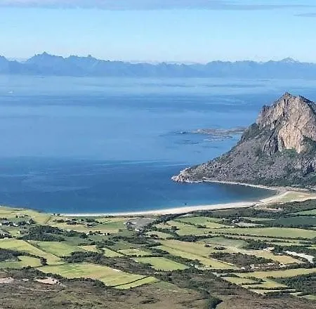 Holiday home Lofoten Mountains Midnight Sun And Nothern Lights In