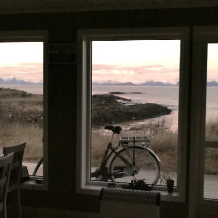 Holiday home Lofoten Mountains Midnight Sun And Nothern Lights In
